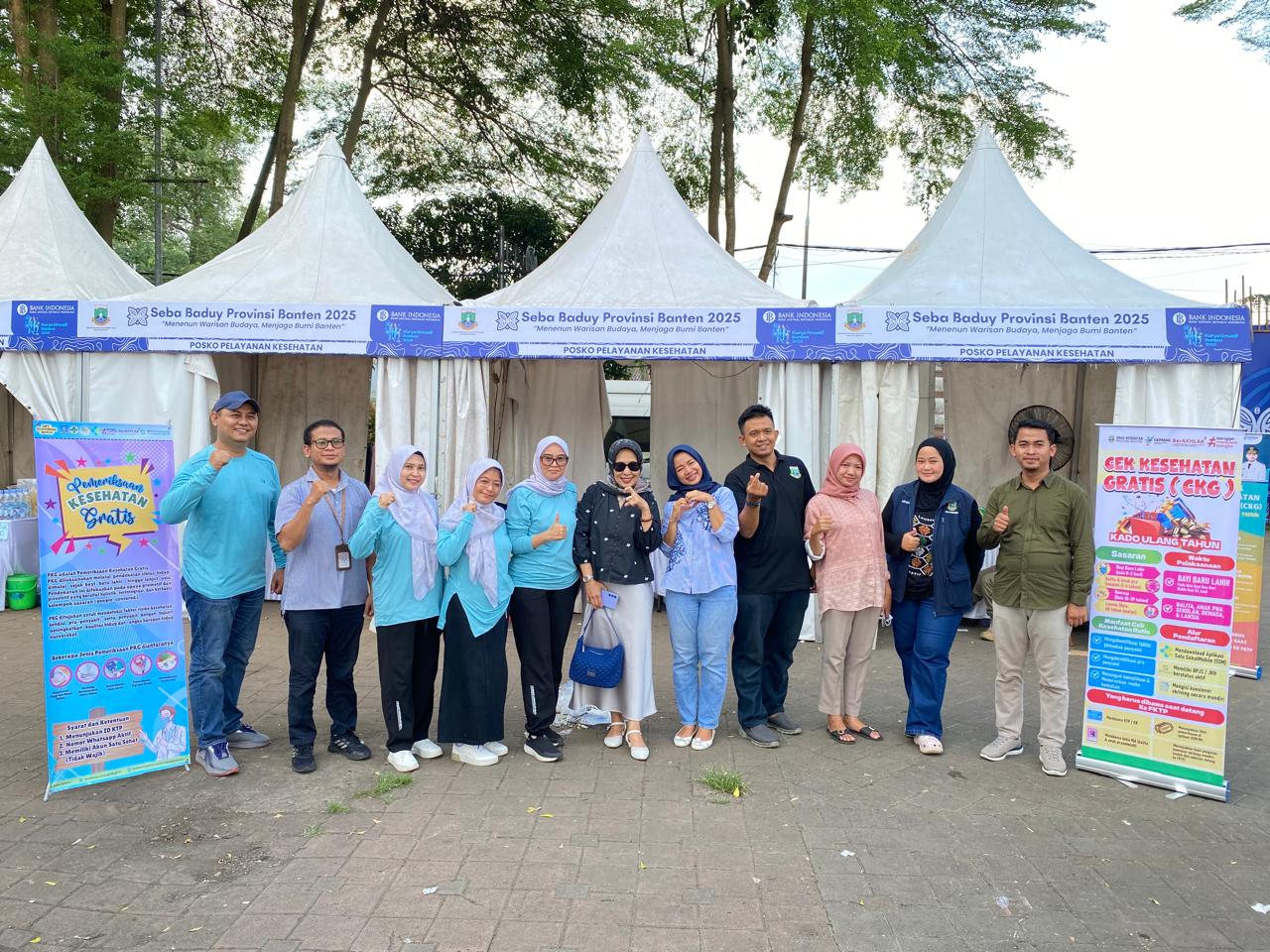Kolaborasi Dinkes Provinsi Banten dan RSUD Banten beserta Puskesmas Baros dalam kegiatan Cek Kesehatan Gratis Seba Baduy di Alun-Alun Kota Serang